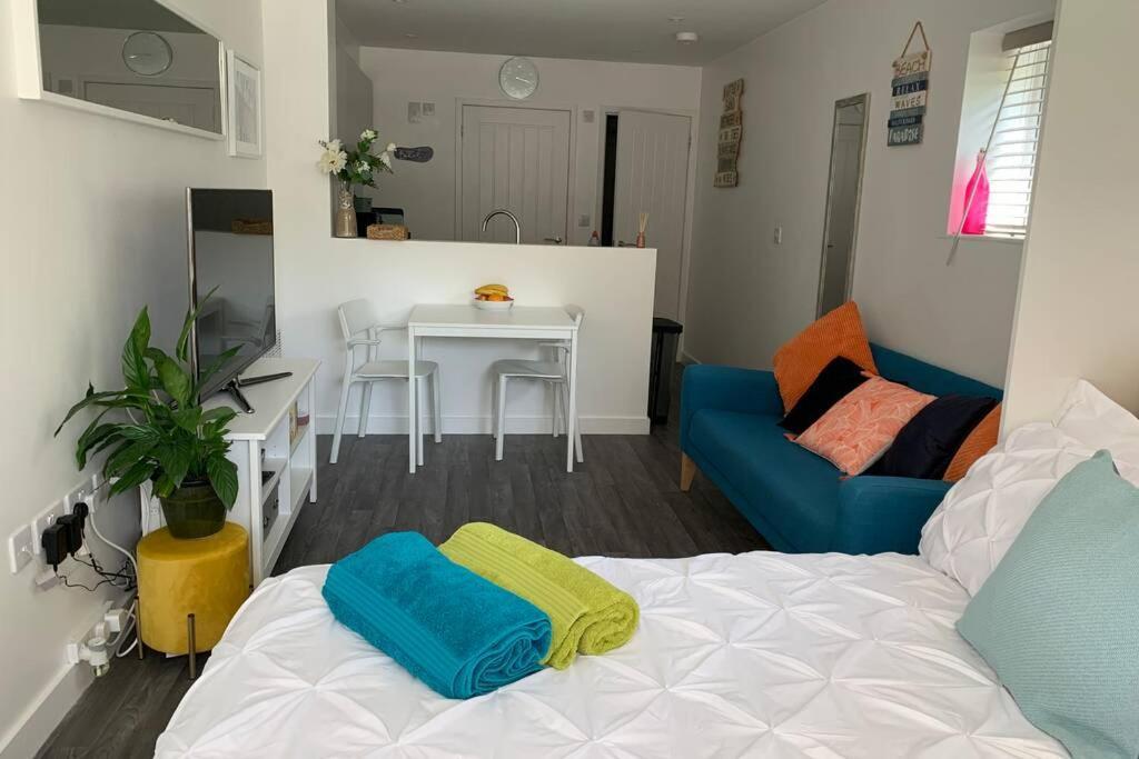 Bournemouth Nr Town Beach Train Coach Shops Lovely Entire Apartment Allows Quiet Good Dogs Dış mekan fotoğraf