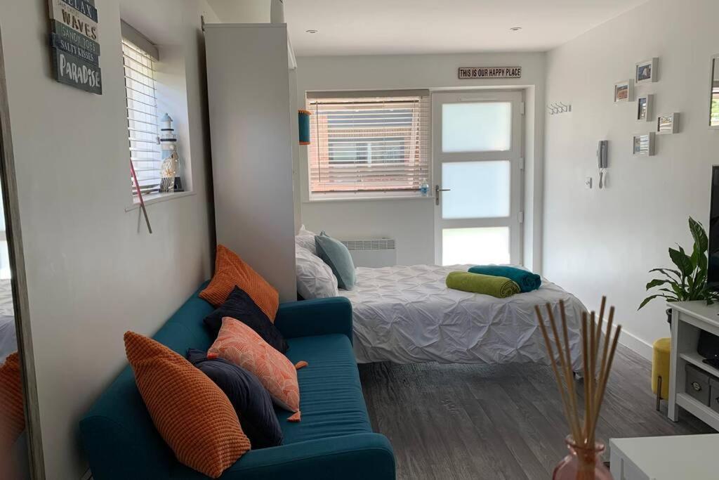 Bournemouth Nr Town Beach Train Coach Shops Lovely Entire Apartment Allows Quiet Good Dogs Dış mekan fotoğraf