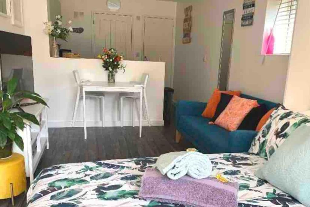 Bournemouth Nr Town Beach Train Coach Shops Lovely Entire Apartment Allows Quiet Good Dogs Dış mekan fotoğraf