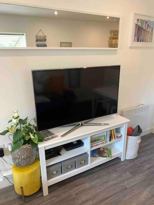 Bournemouth Nr Town Beach Train Coach Shops Lovely Entire Apartment Allows Quiet Good Dogs Dış mekan fotoğraf