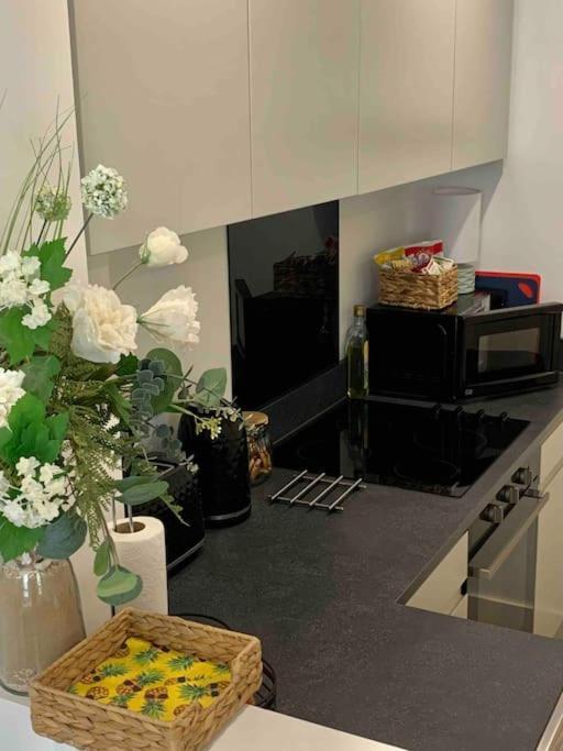 Bournemouth Nr Town Beach Train Coach Shops Lovely Entire Apartment Allows Quiet Good Dogs Dış mekan fotoğraf