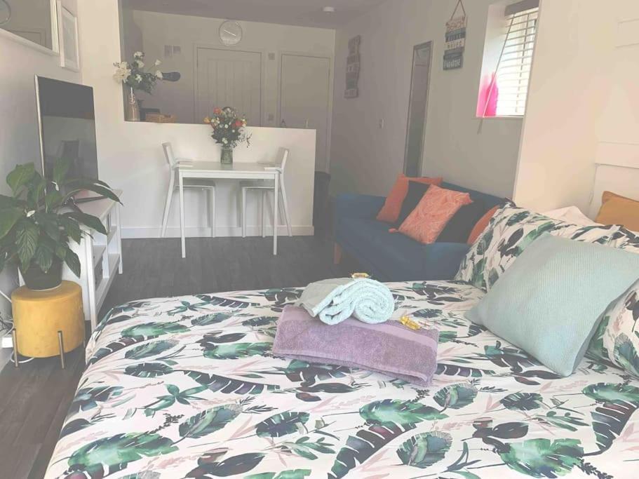 Bournemouth Nr Town Beach Train Coach Shops Lovely Entire Apartment Allows Quiet Good Dogs Dış mekan fotoğraf